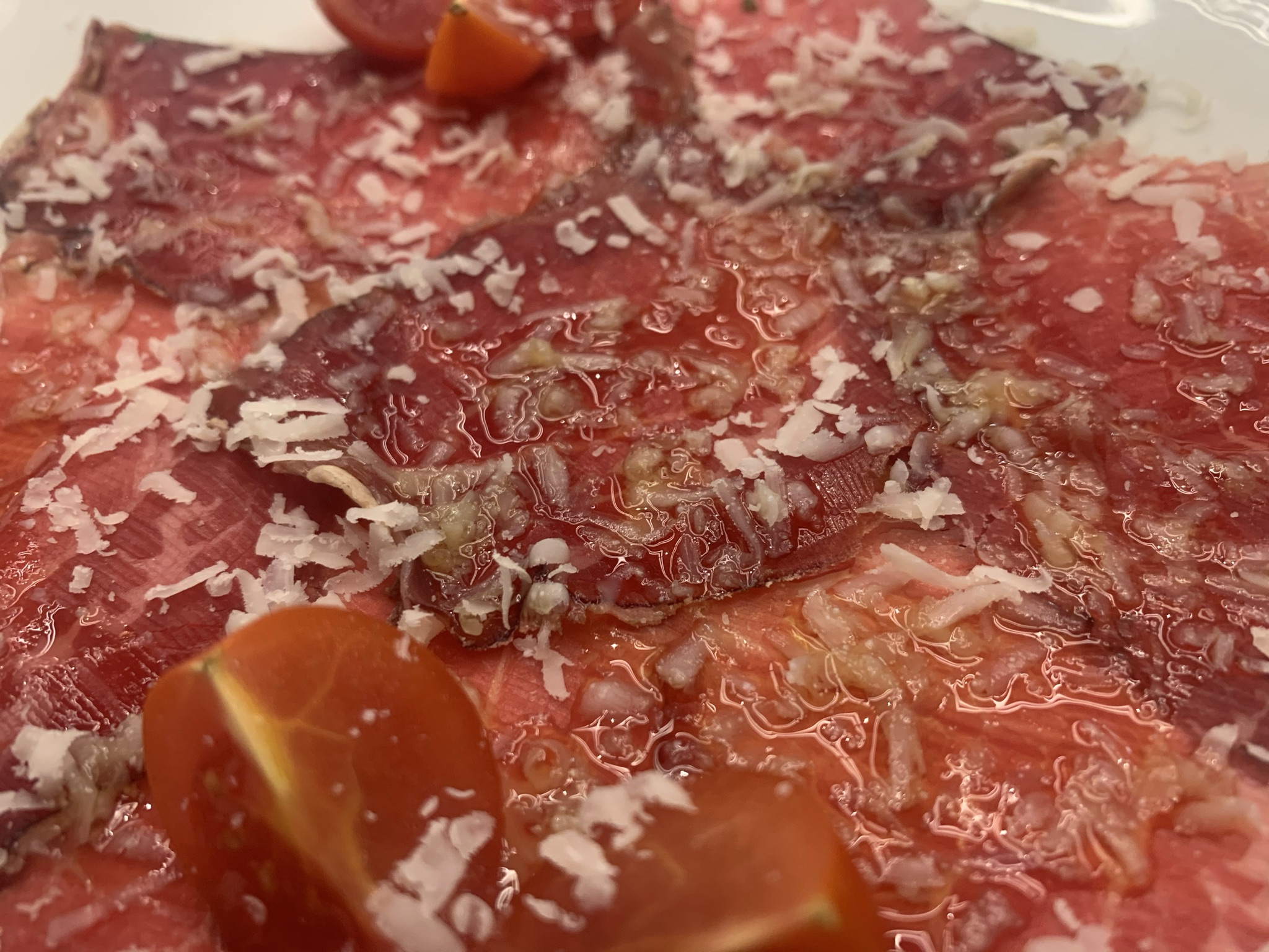 Carpaccio de Cecina de Leon con virutas de queso Manchego