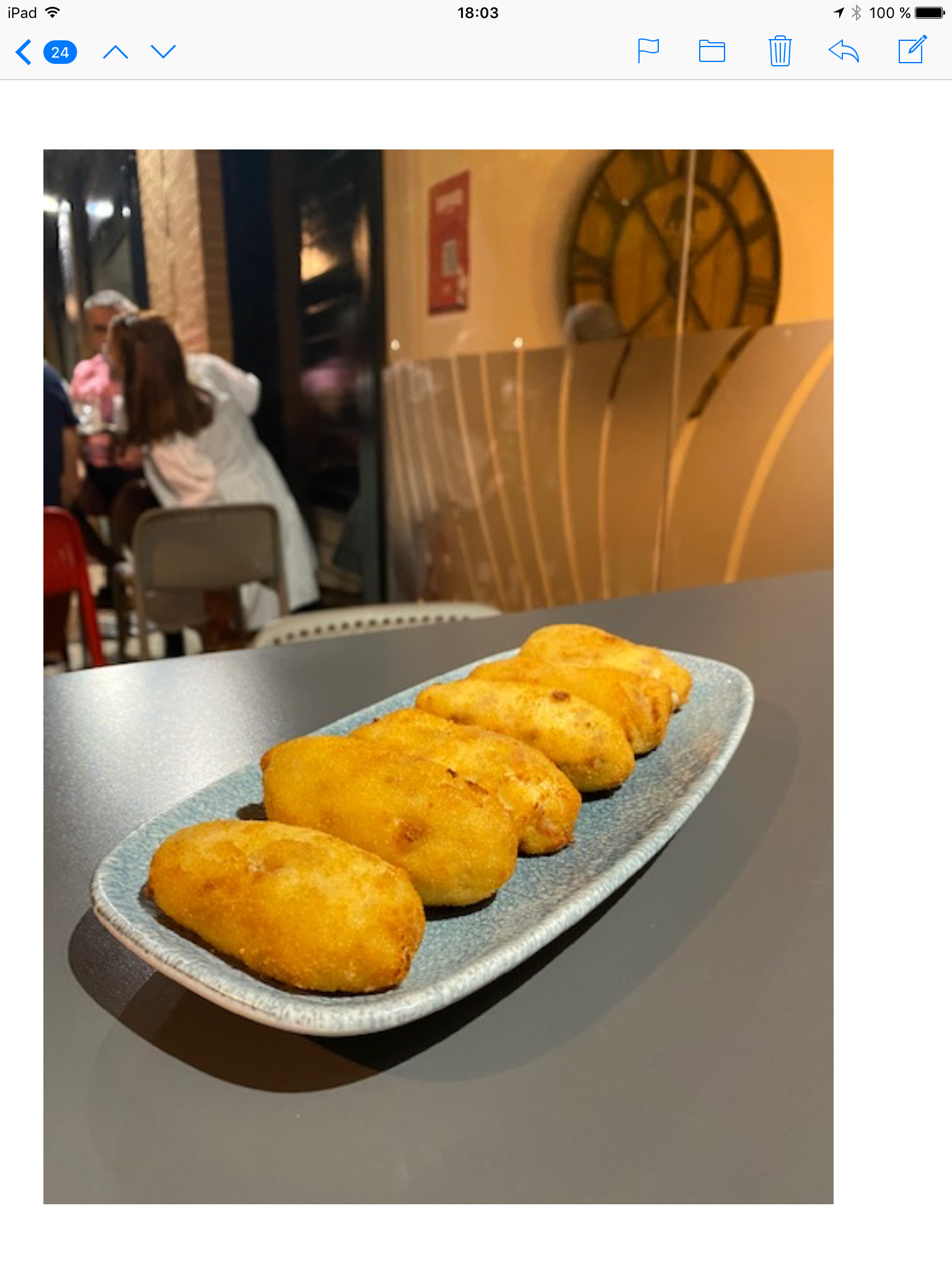 BRIOCHE DE SALMOREJO CON SARDINA AHUMADA