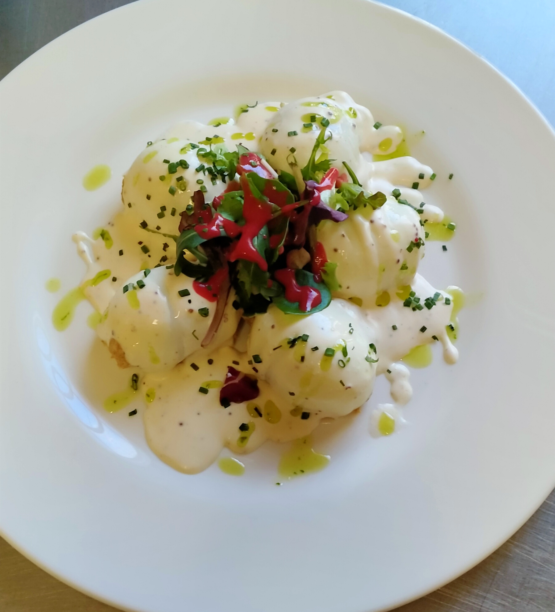 Huevos rellenos de atún y mejillones con mahonesa de mostaza