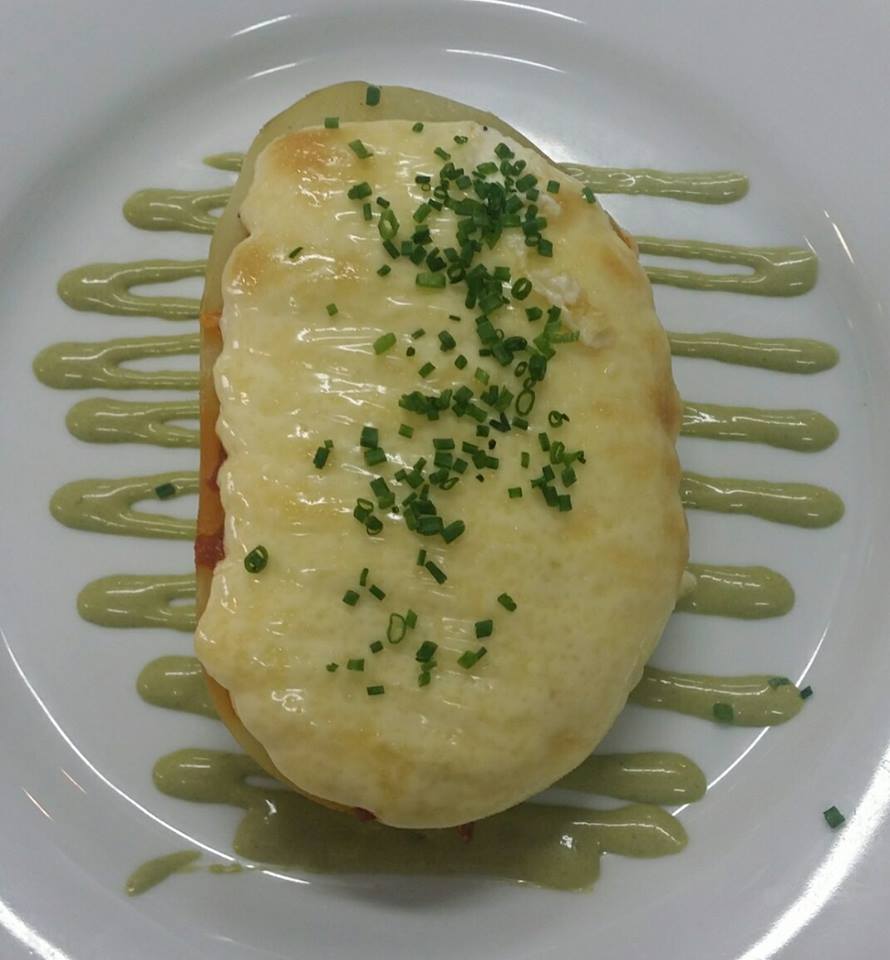 Patata de Pinarnegrillo rellena de boloñesa