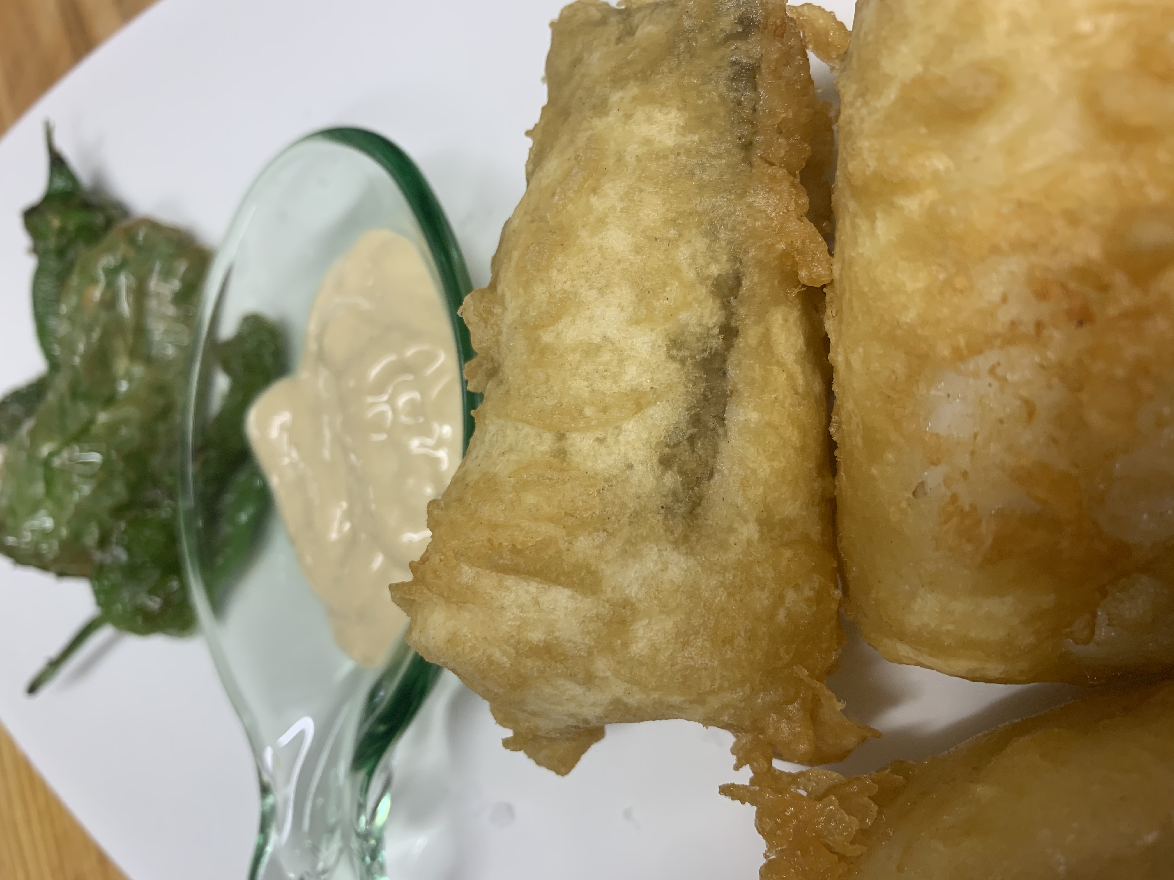 Lomitos de Bacalao en tempura con Ali Olí de ajo negro