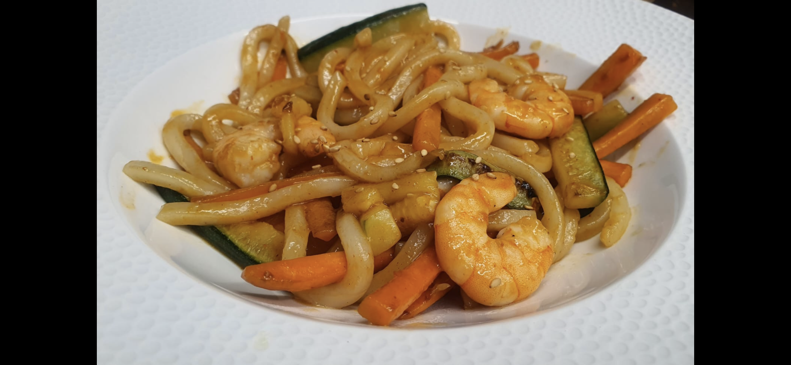 YAKI-UDON  SALTEADO CON VERDURAS Y GAMBAS