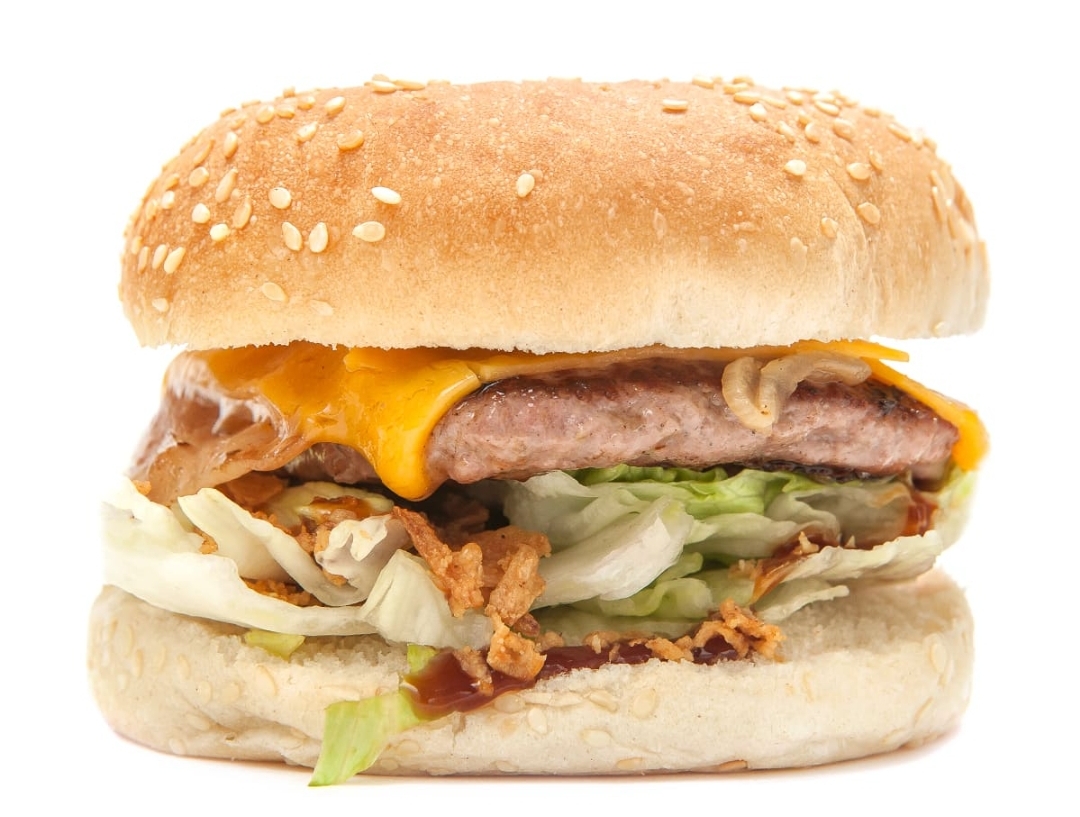 Completa: Lechuga, tomate, bacon, queso, cebolla crujiente