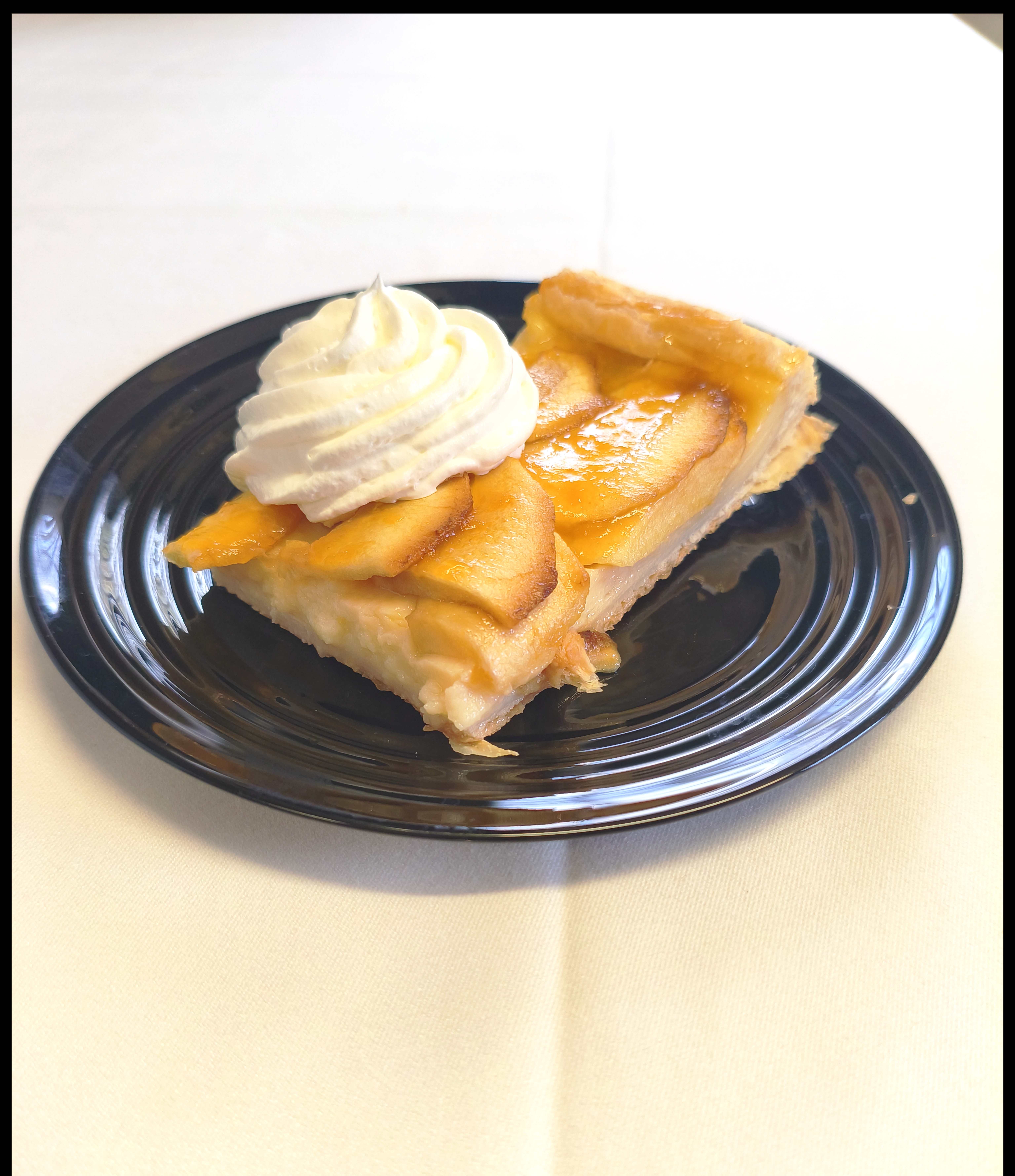 TARTA DE MANZANA TEMPLADA CON NATA