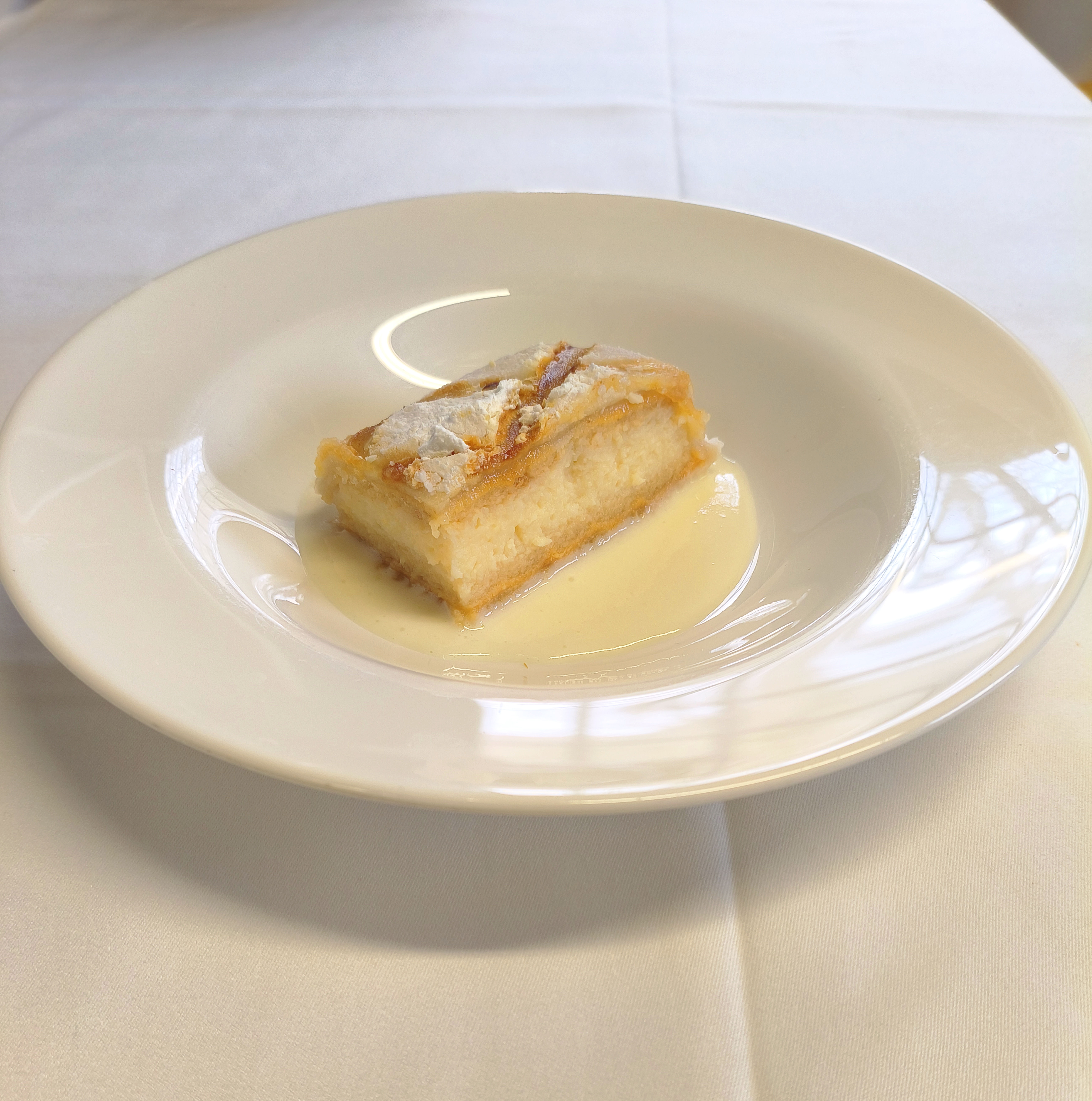 Ponche Segoviano sobre crema inglesa